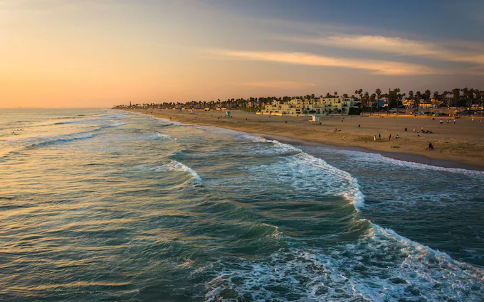 This is a picture of Huntington Beach in California